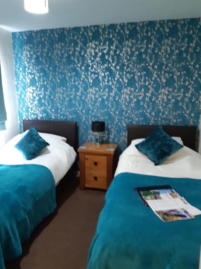 Twin Room Bath
