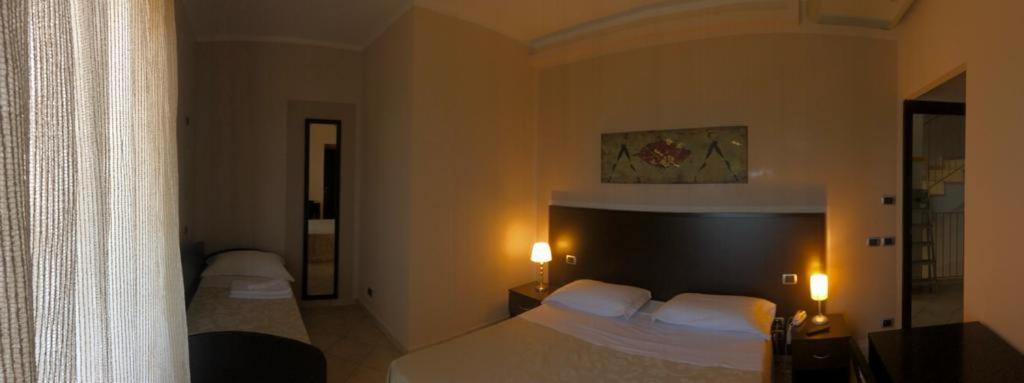 Double or Twin Room Disability Access,1005792847:JPEG