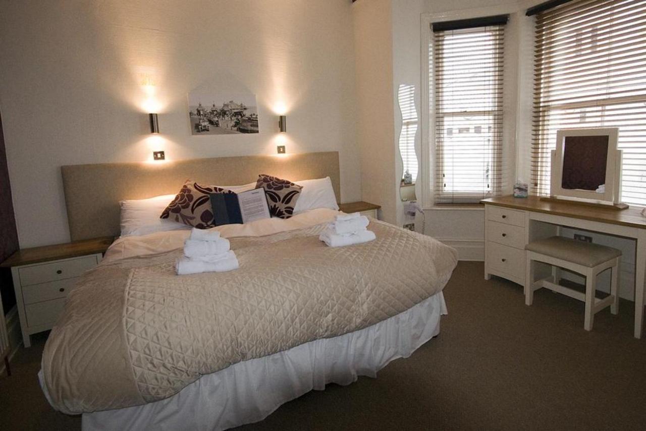 Double or Twin Room Private Bathroom
