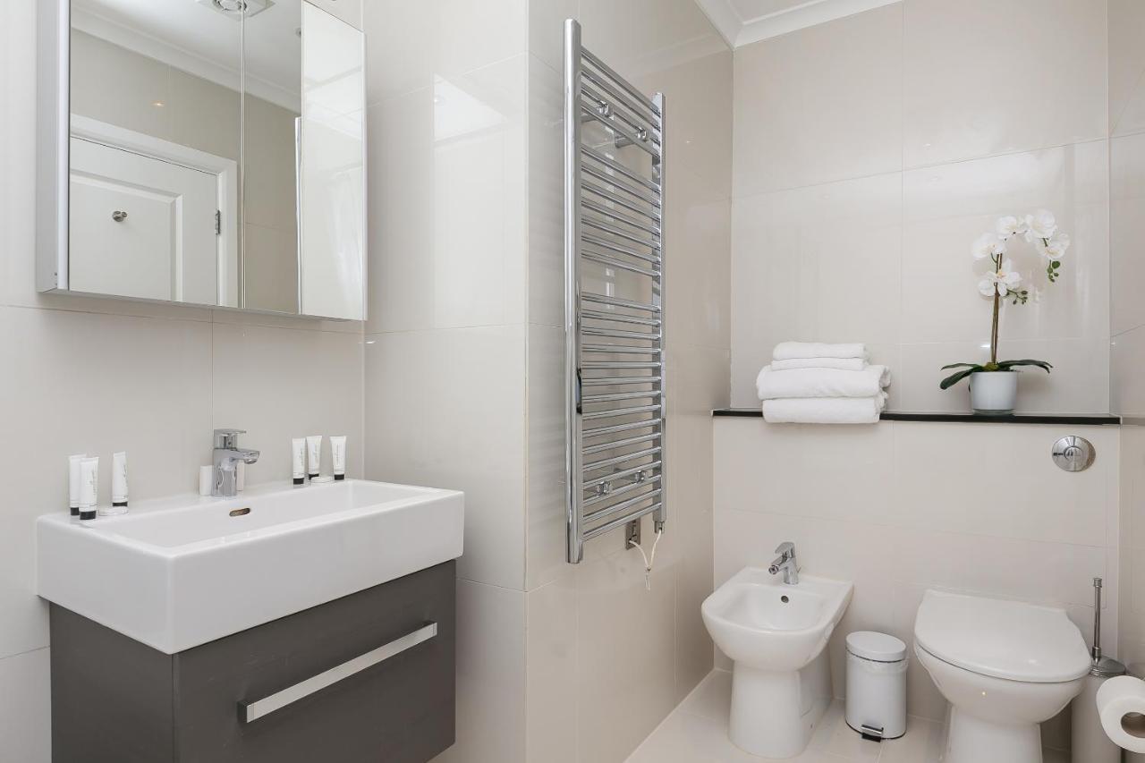 Deluxe Two - Bedroom Apartment with Balcony