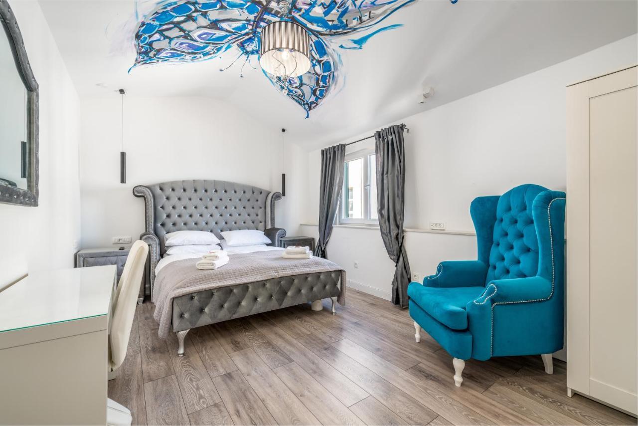 Deluxe Room - Partial Sea and Promenade View
