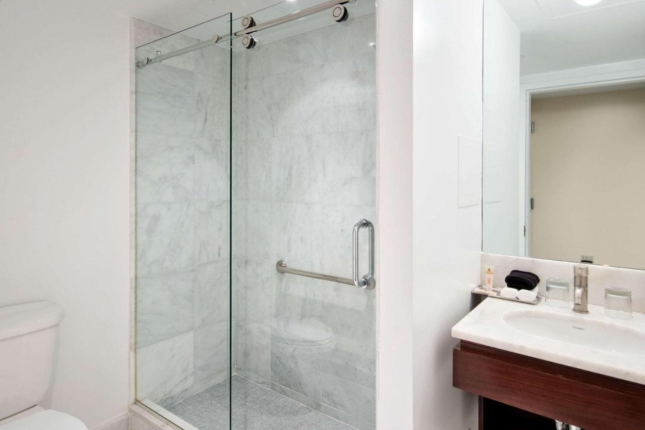 Deluxe Junior Suite Accessible