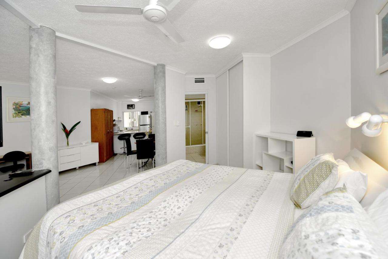One-Bedroom Apartment - Pool View