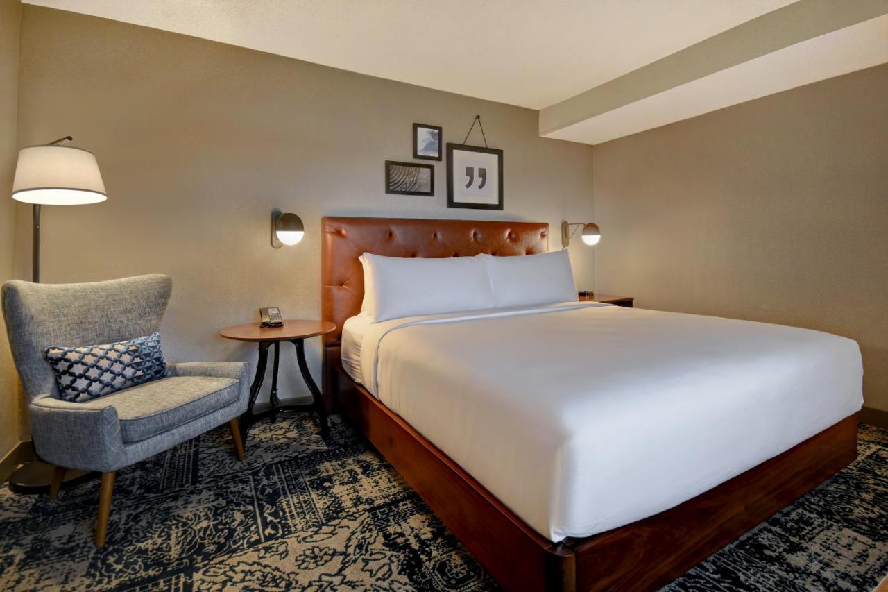 Zimmer mit Kingsize-Bett und angepasster Badewanne - barrierefrei / für Hörgeschädigte geeignet