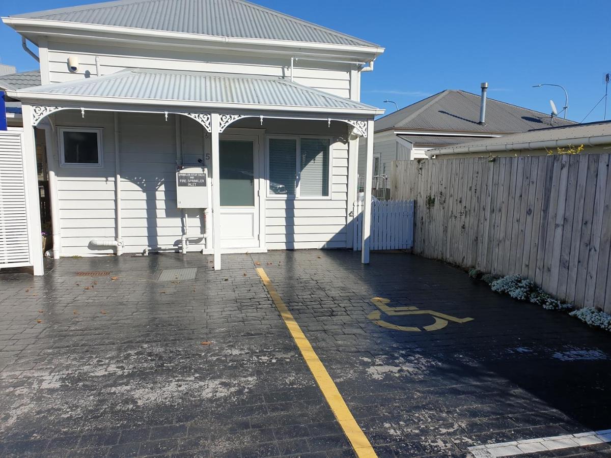 Queen Studio