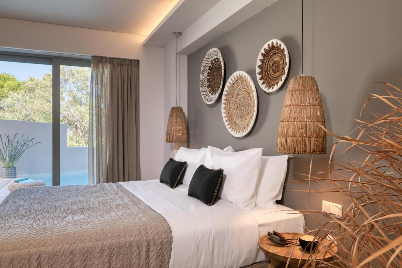 Elegant double sea view with private pool