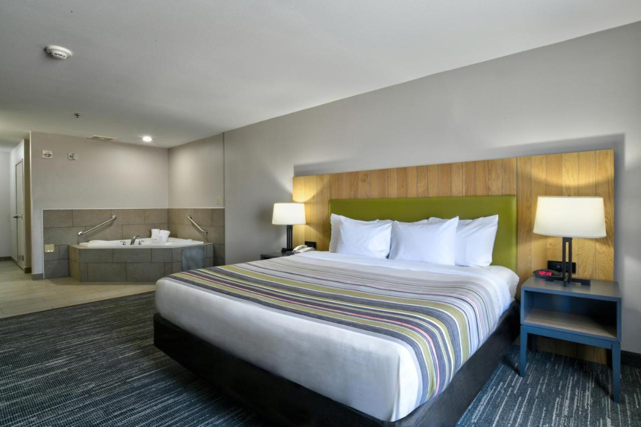 King Suite with Spa Bath - Disability Access