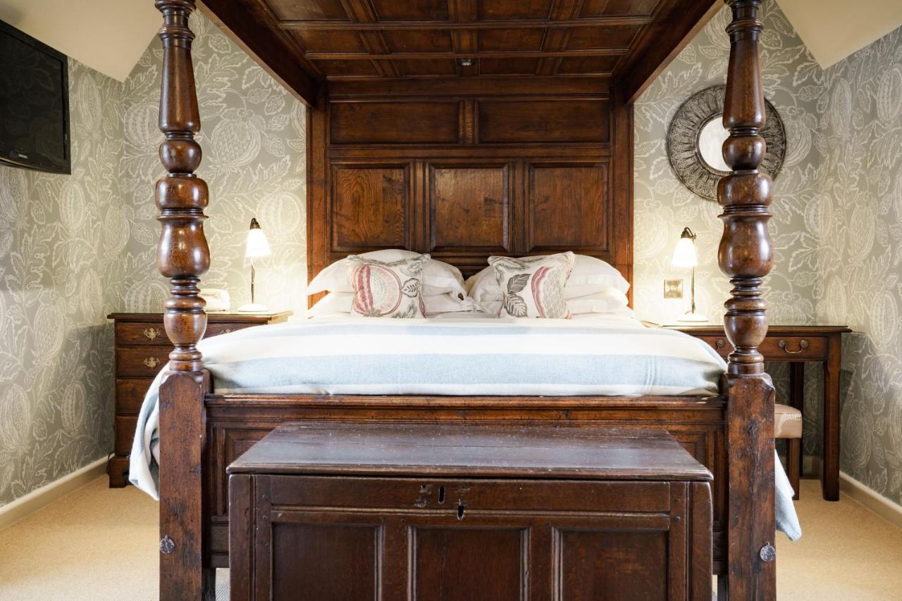 Four-Poster Suite