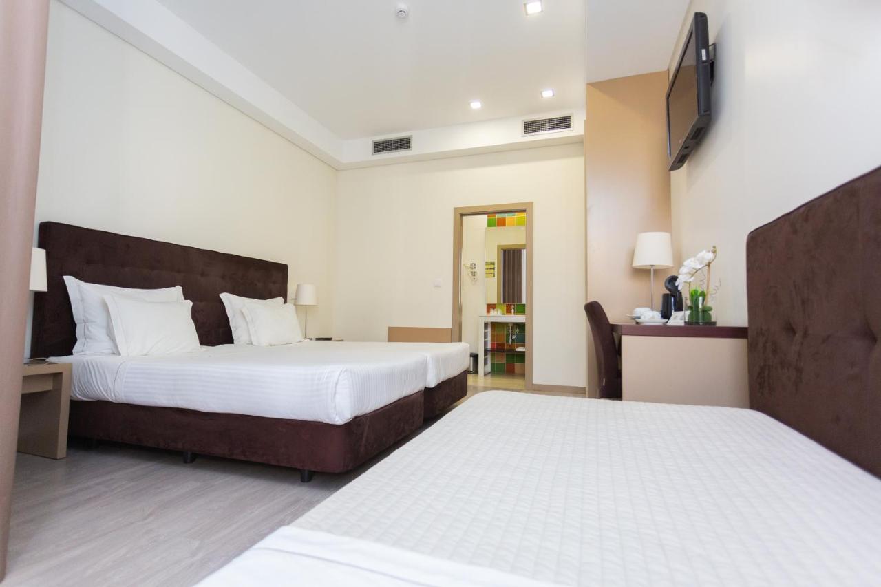 Habitación Triple con jardín