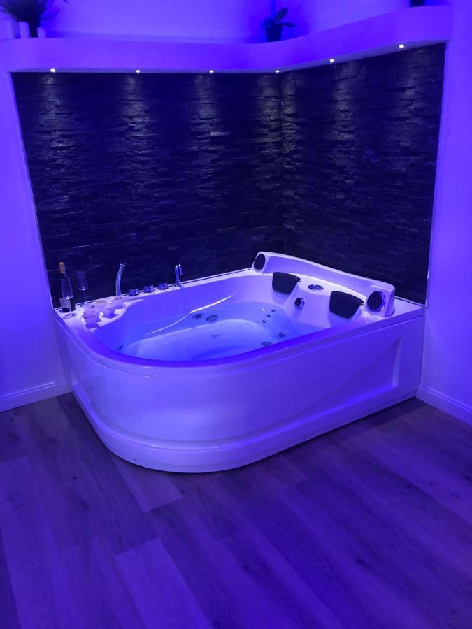 Deluxe Suite Spa Bath