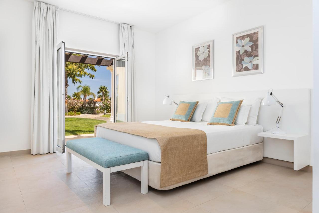 Villa com 3 Quartos e Piscina Privada