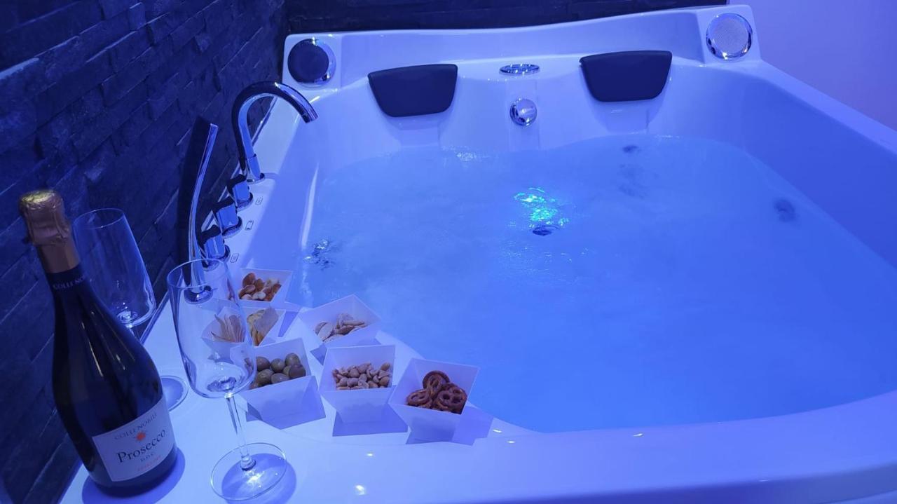 Deluxe Suite Spa Bath