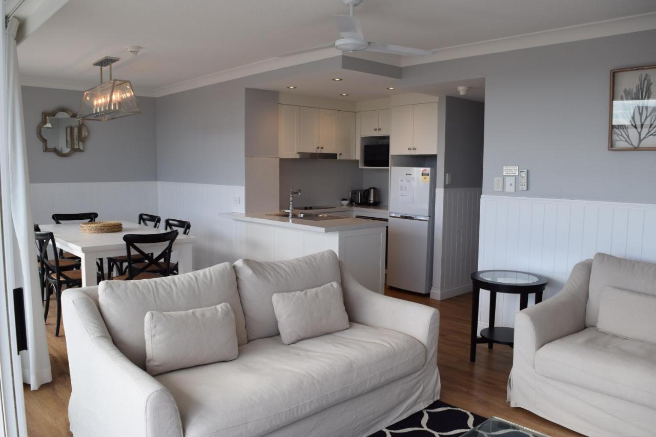 Deluxe Two-Bedroom Apartment Sea View