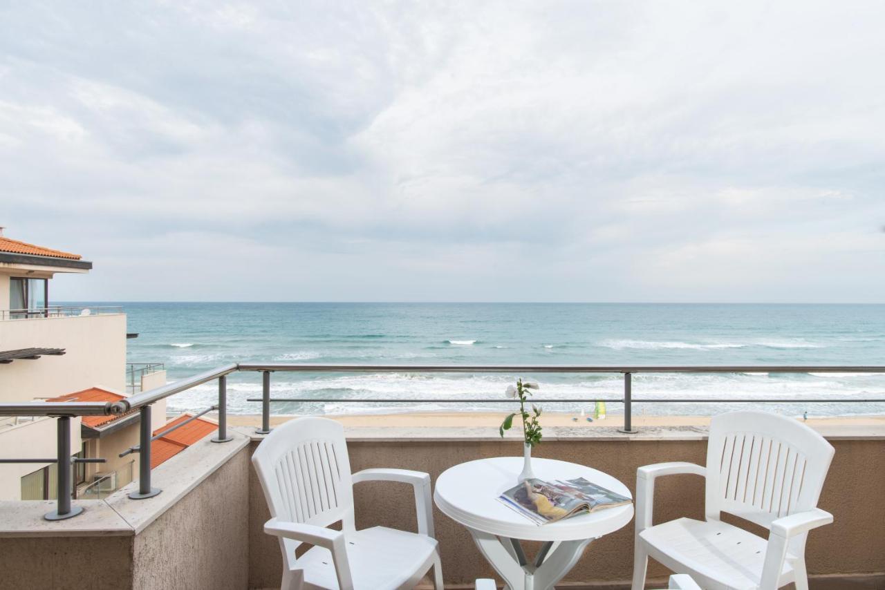 One-Bedroom Apartment Sea View