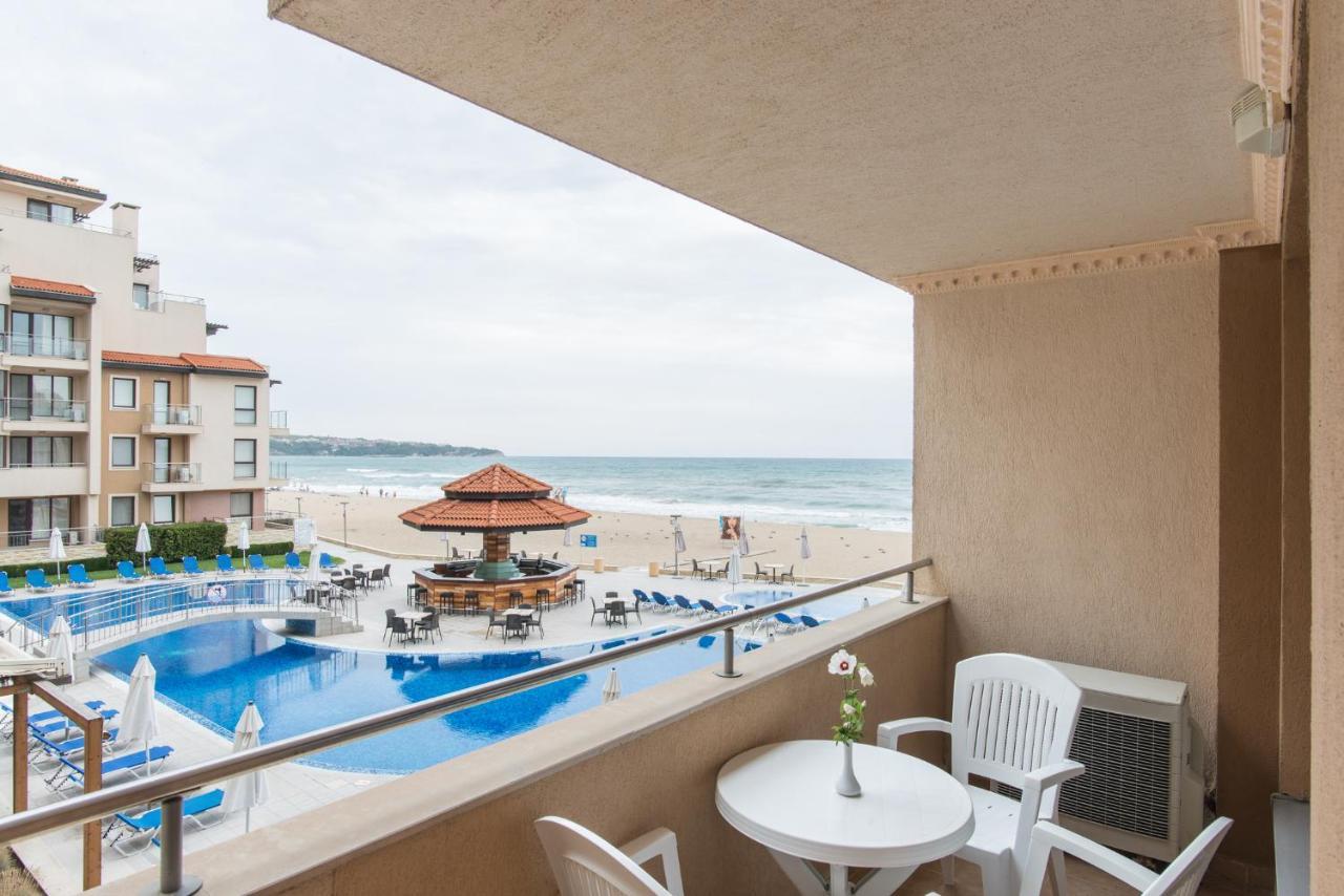 One-Bedroom Apartment Pool View