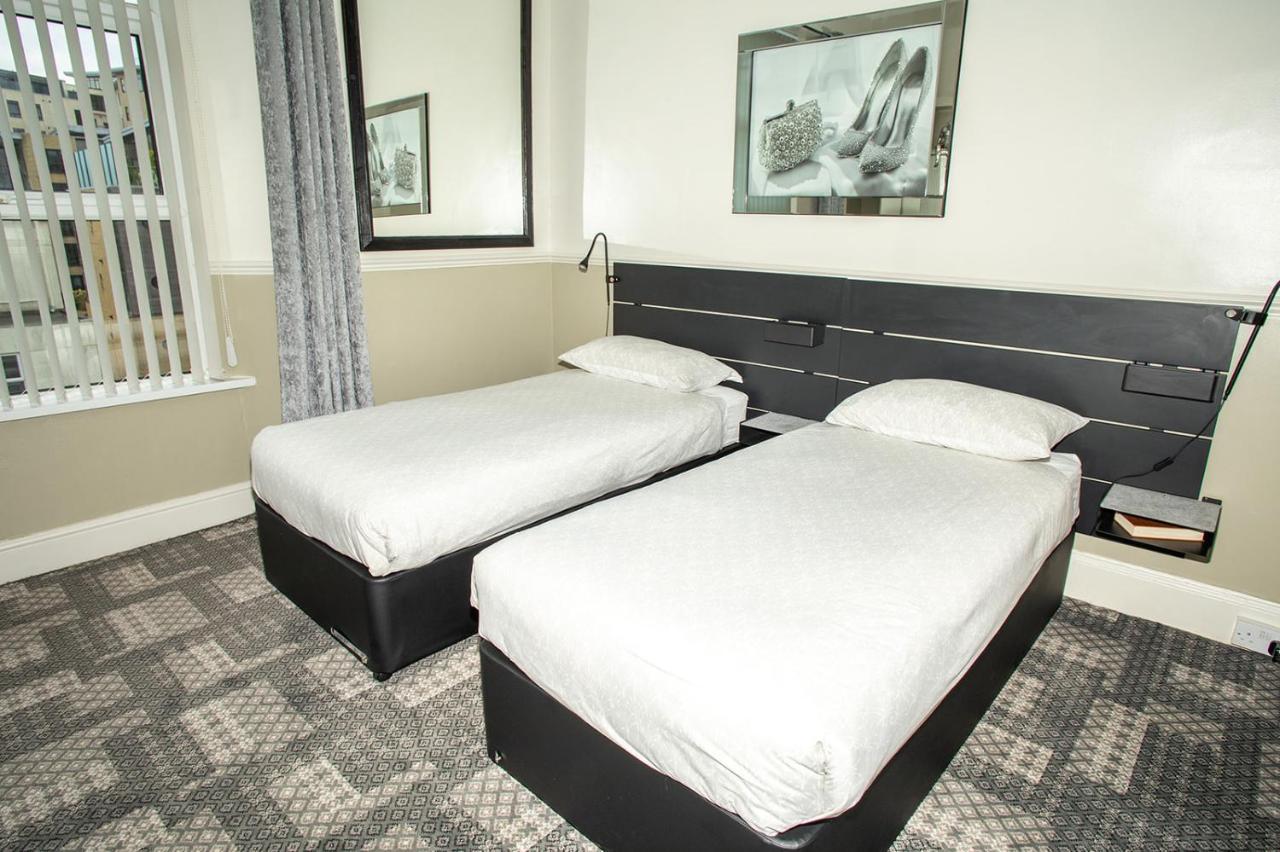 Budget Twin Room with Shared Bathroom