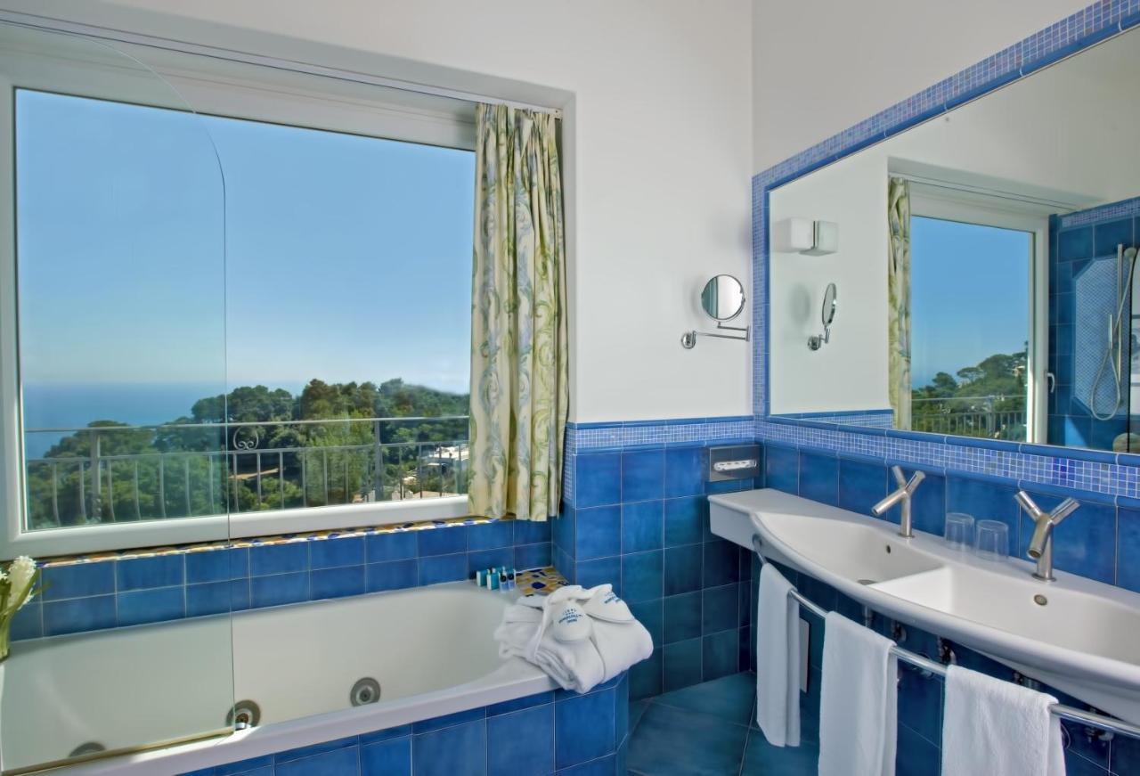Deluxe Superior Top Floor Sea View balcony