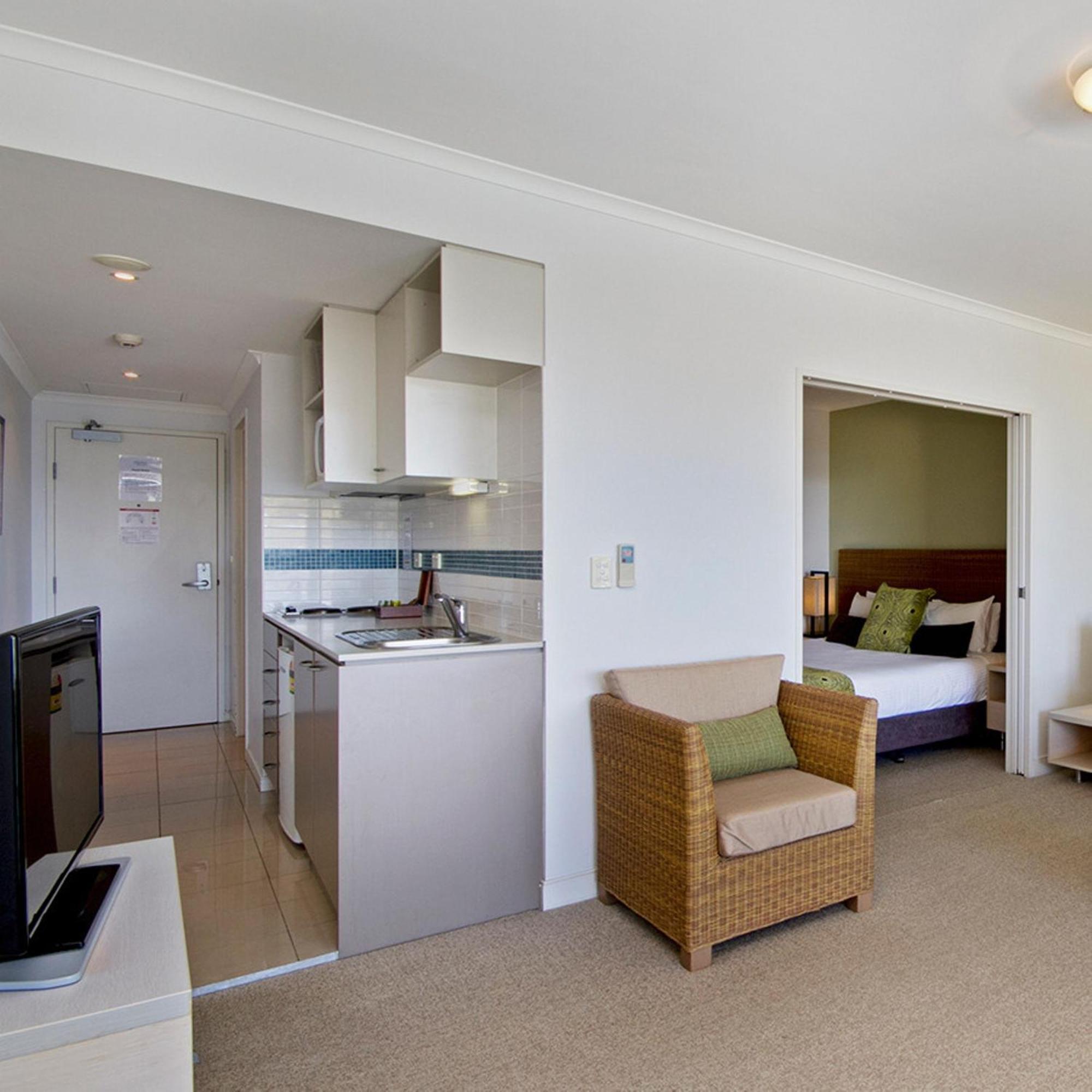 One-bedroom spa suite - town-hinterland view