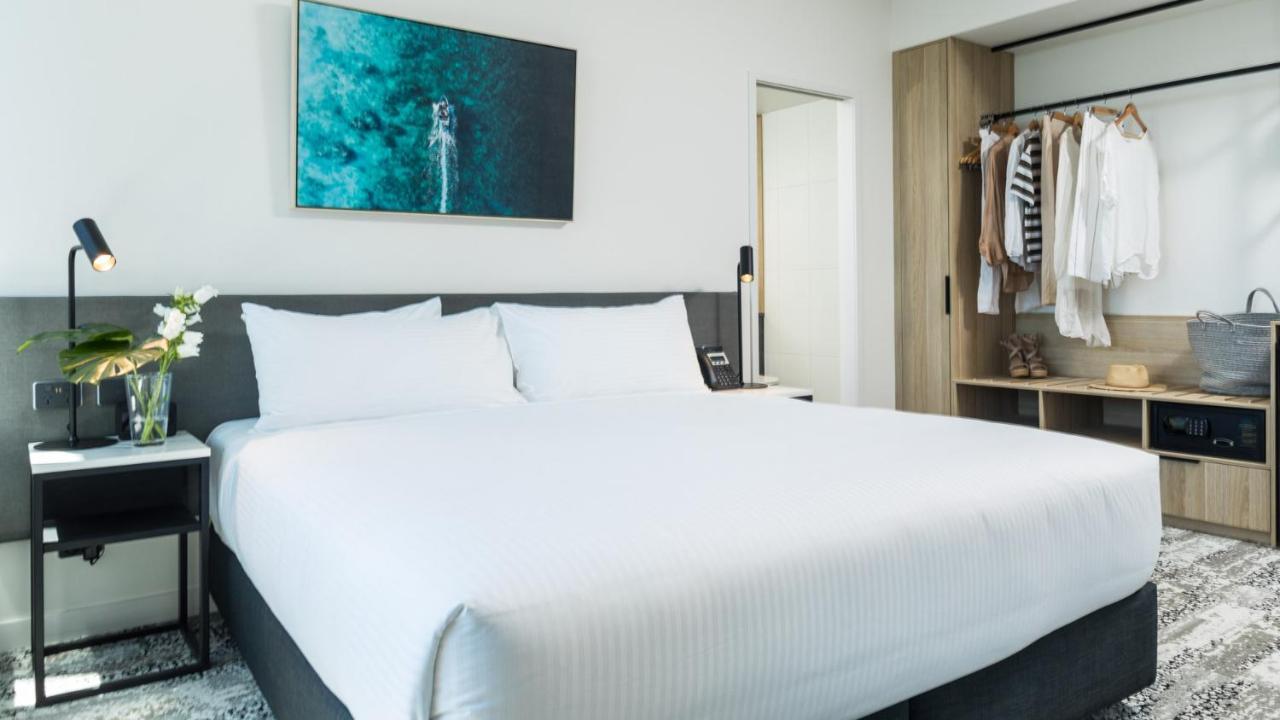 Deluxe Hotel Room No Housekeeping