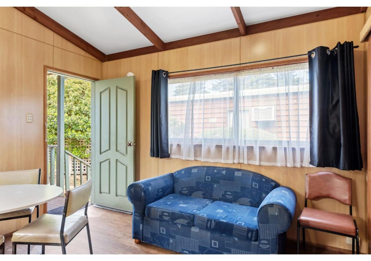 Budget 2 Bedroom Cabin - Sleeps 6