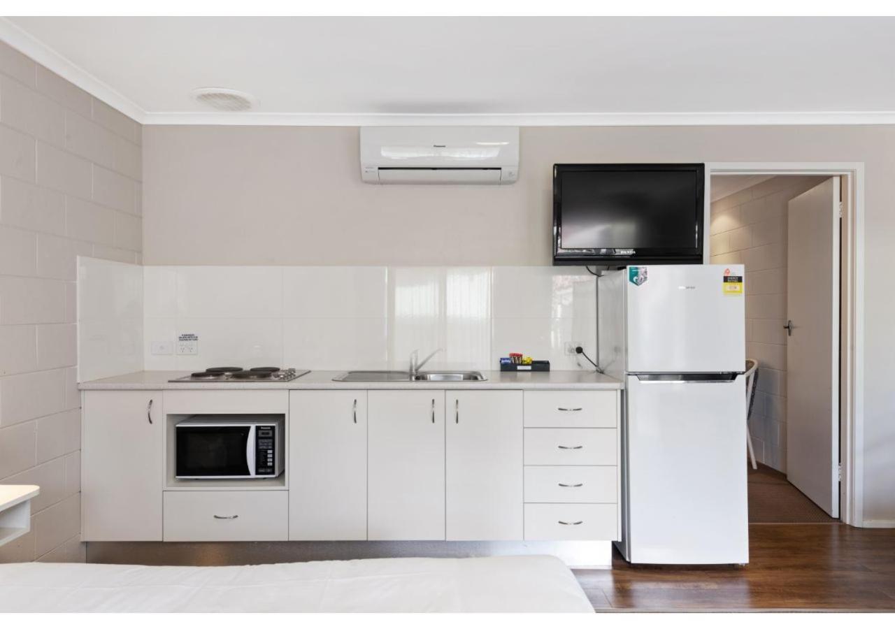 Standard Motel Room - Sleeps 5