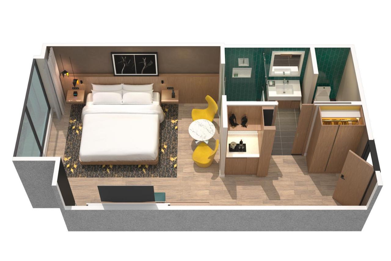 Guest  room with 1 King