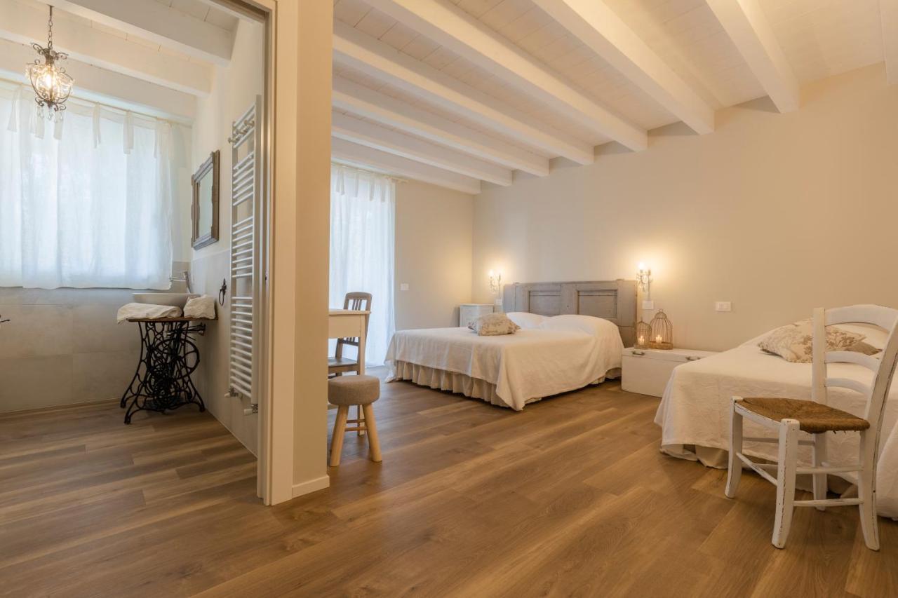 Dreibettzimmer mit Poolblick