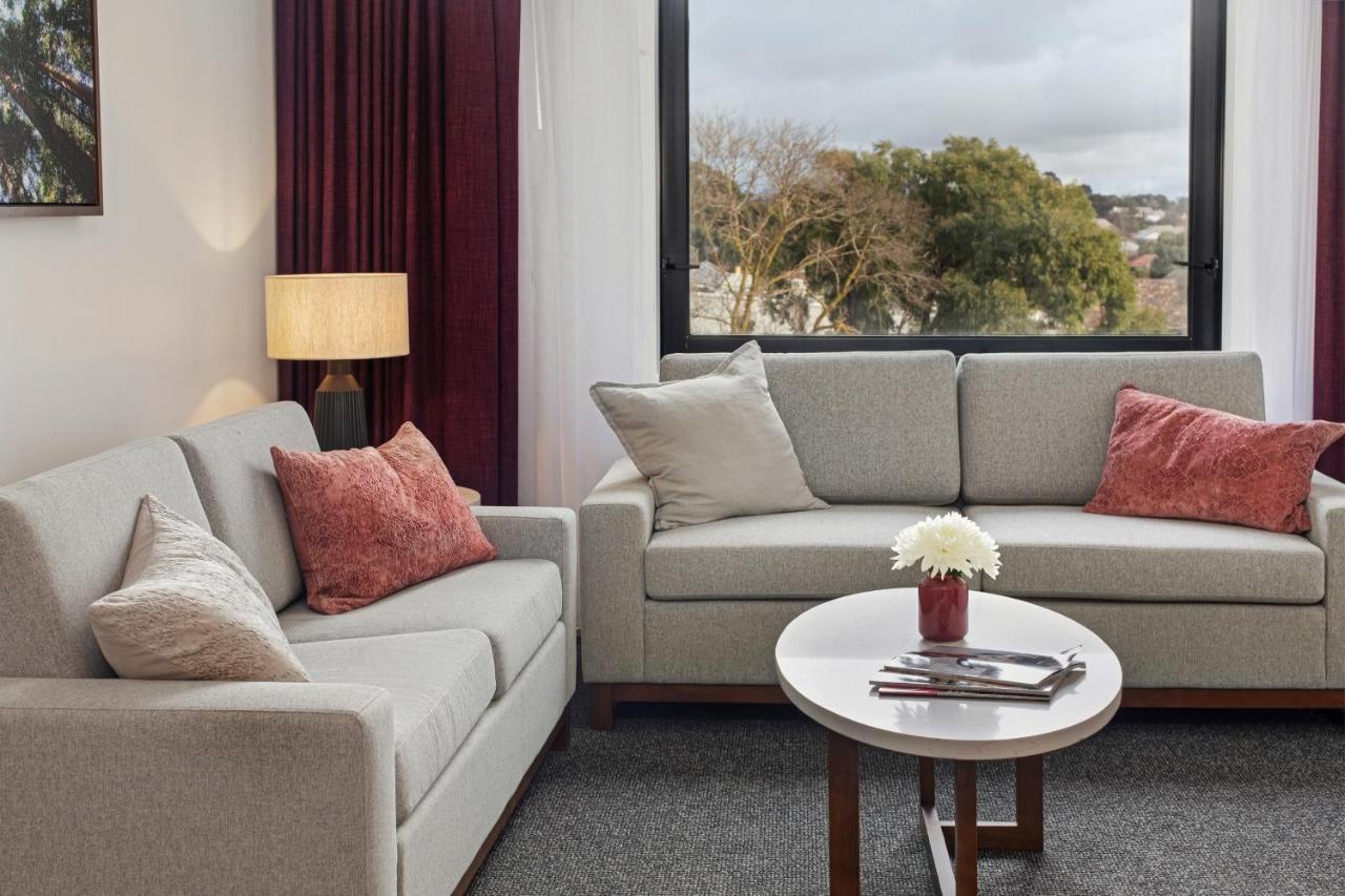 Suite with One King and One Sofa Bed