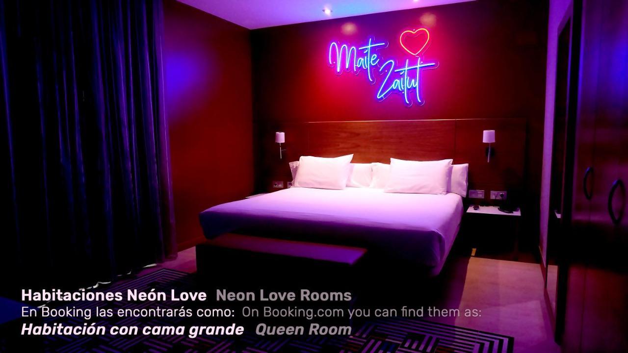 Neon Love Room,1090526418:JPEG