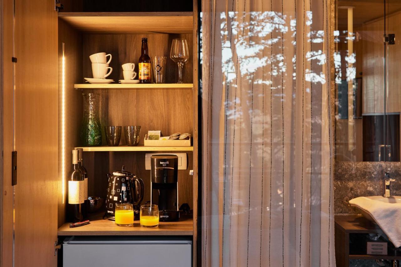 Comfort Glamping Hut with Hot Bath and Balcony