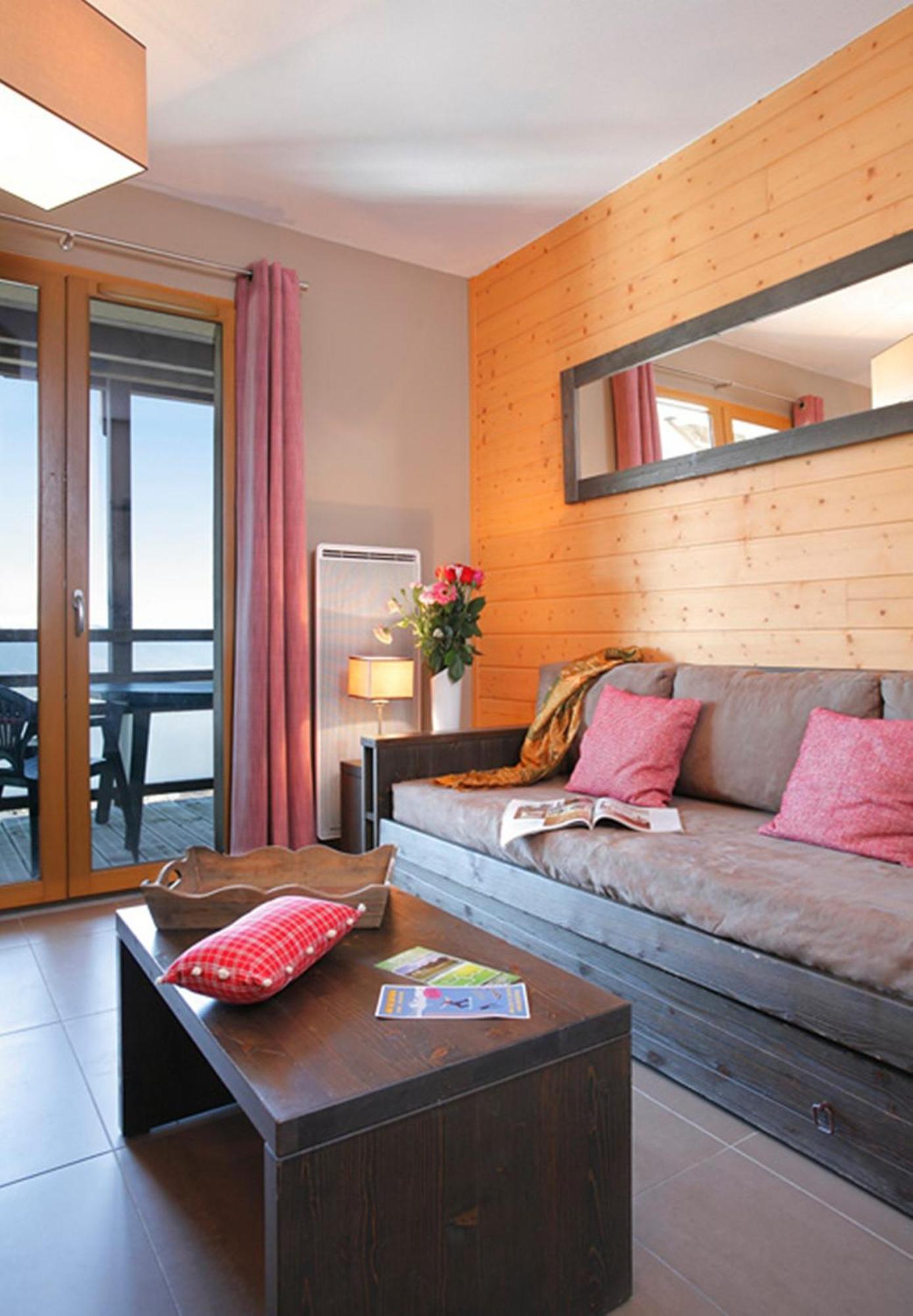 Studio Truckle Bed,109126332:JPEG