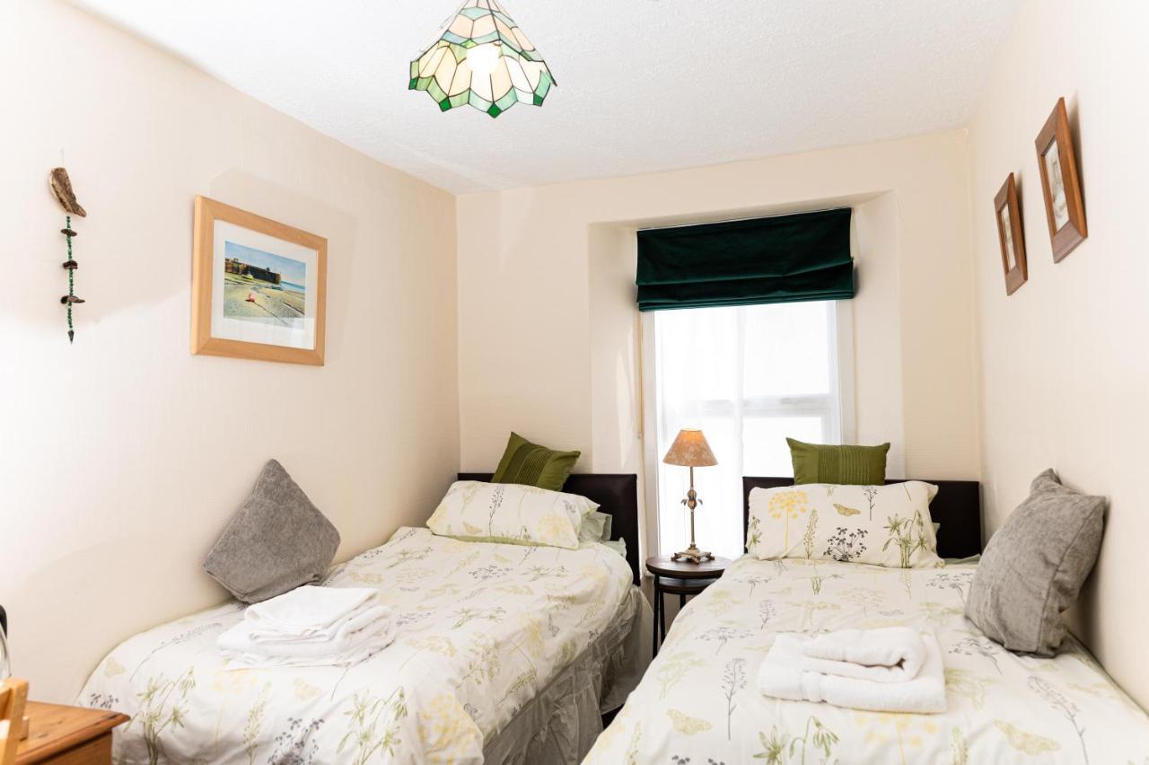 Twin Room with Bathroom