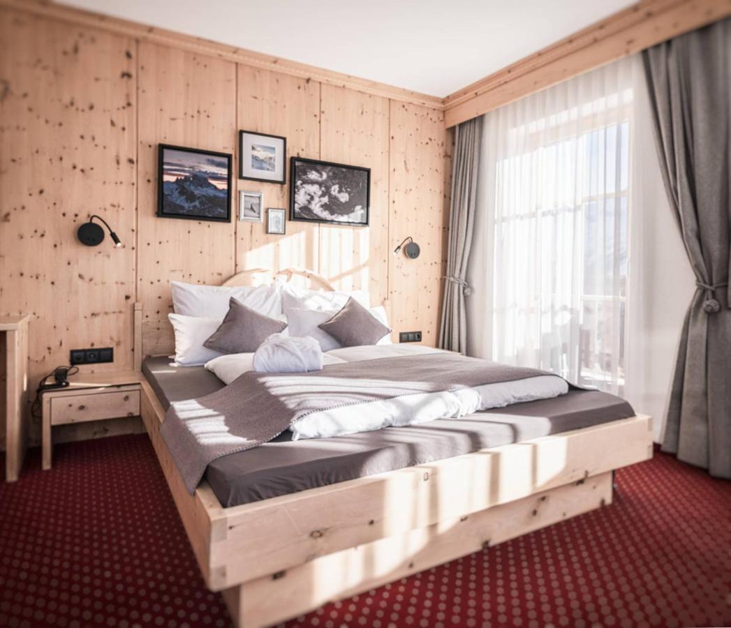 Doppelzimmer mit Bergblick (2 Erwachsene und 1 Kind)
