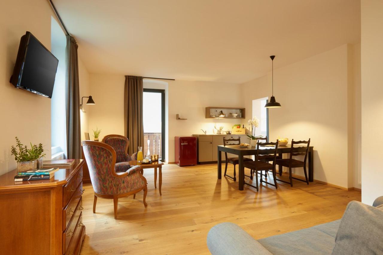 Superior Apartment,1111369335:JPEG