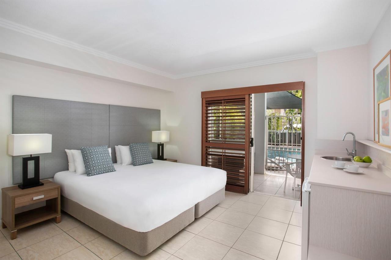 Spa Swim Out Room