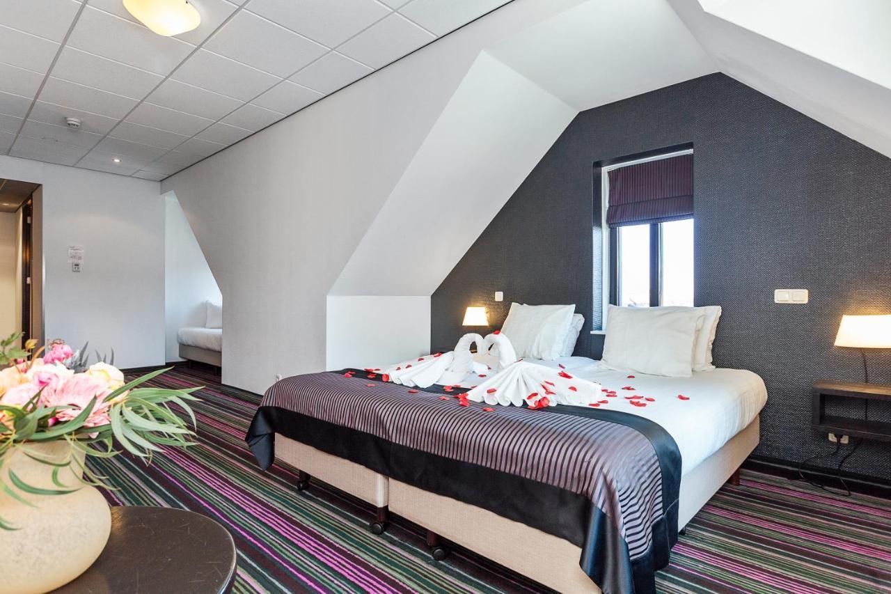 Deluxe Double Room Balcony,698978829:JPEG