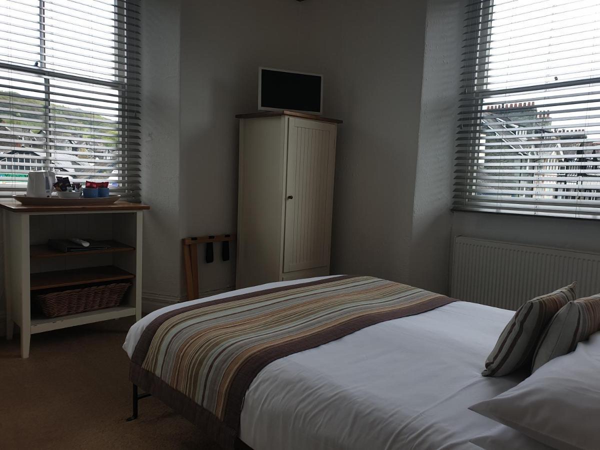 Single Room with Private Bathroom