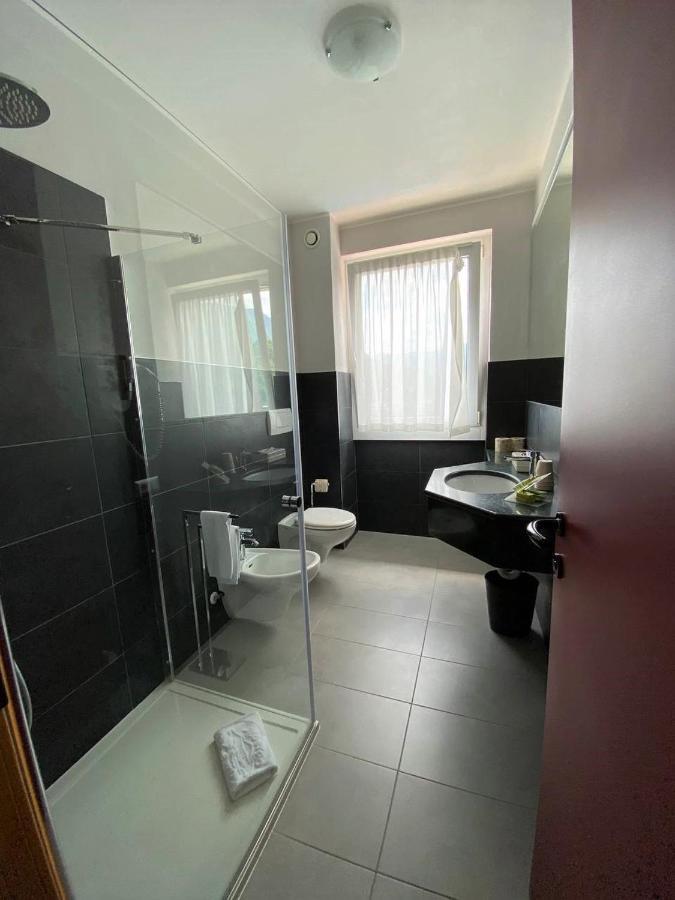 Double Room Lateral Lake View