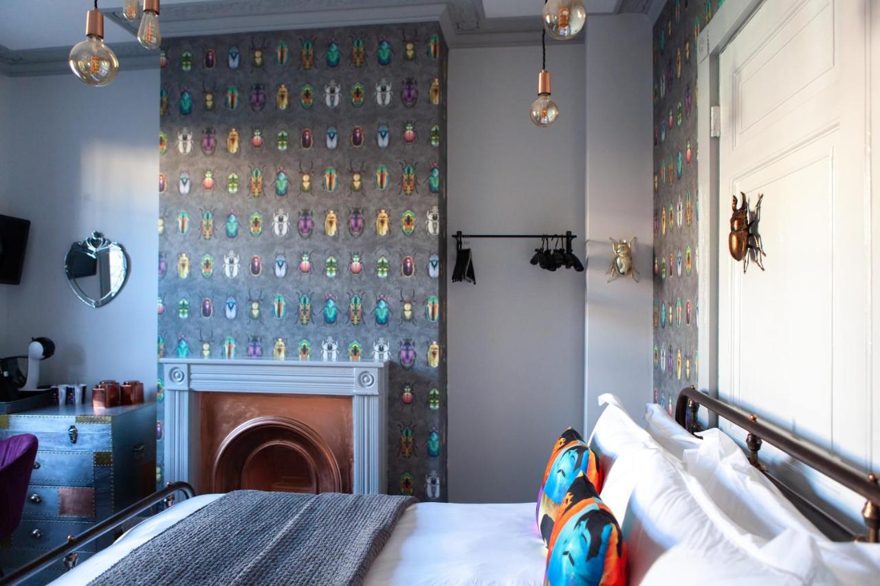 Deluxe Double Room Shower