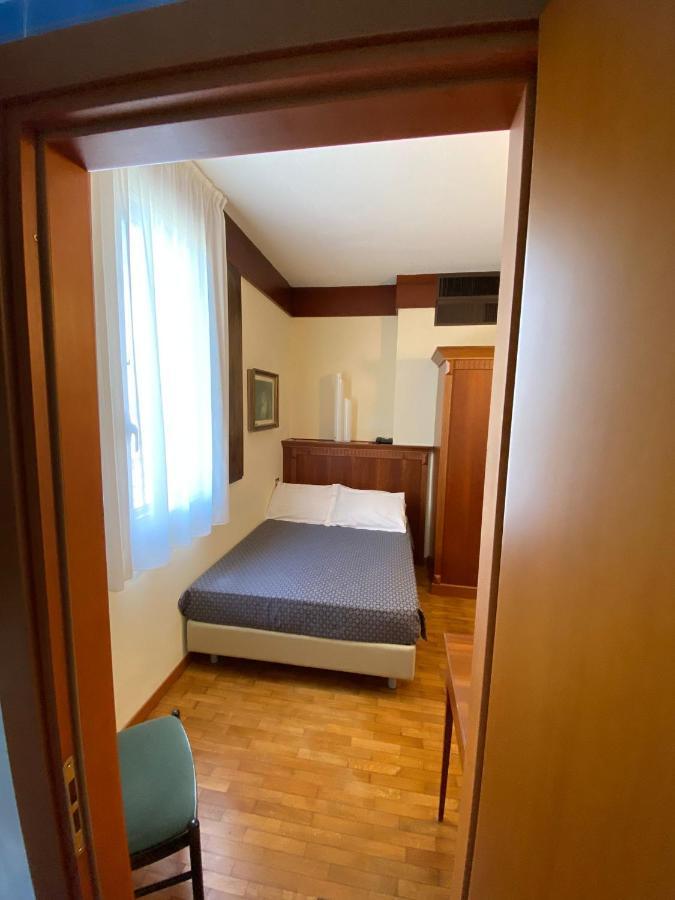 Small Double Room,1124025252:JPEG