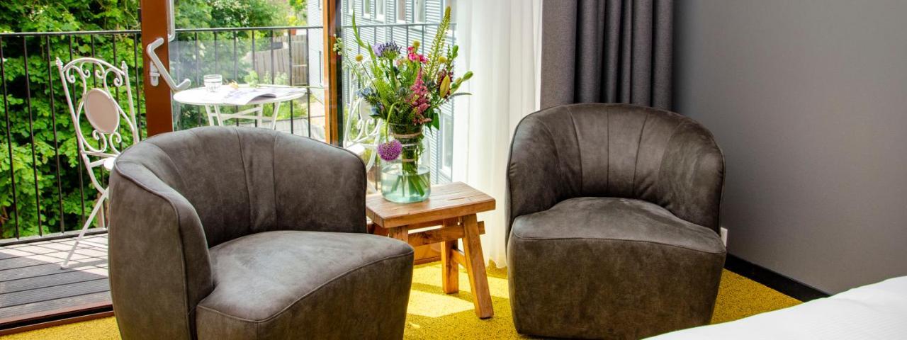 Zweibettzimmer mit Balkon