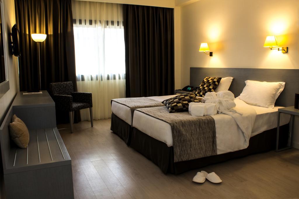 Double or Twin Room,112518174:JPEG