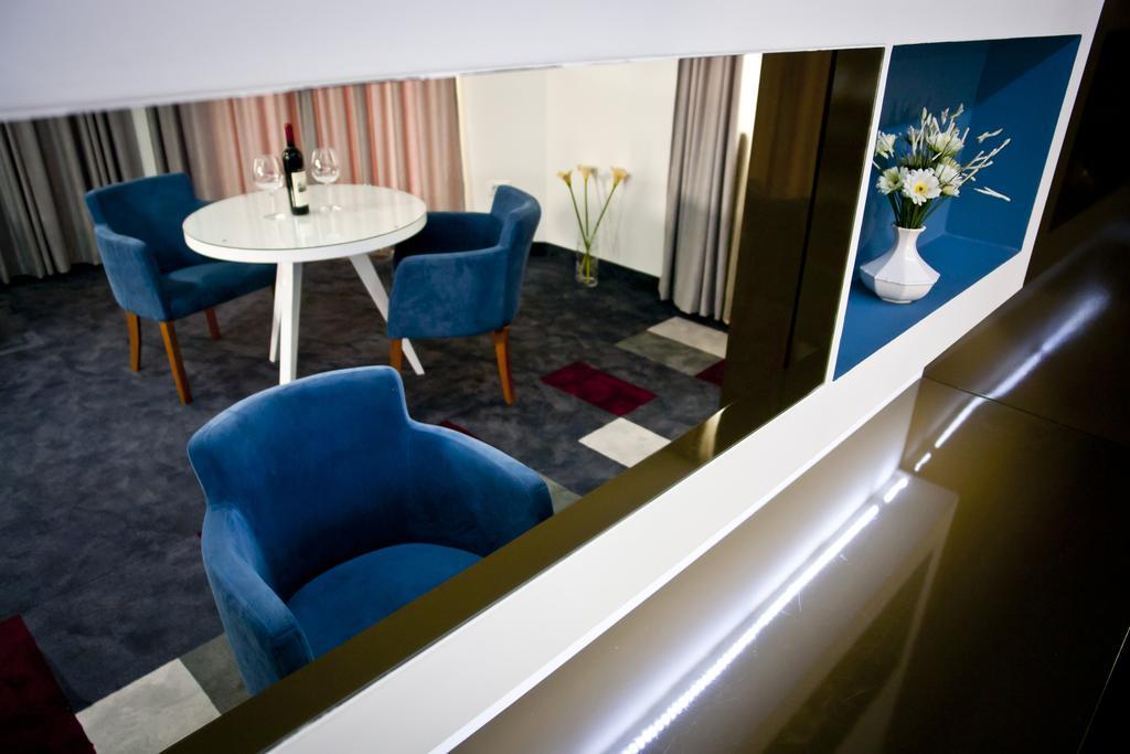 One-Bedroom Apartment,1129889217:JPEG