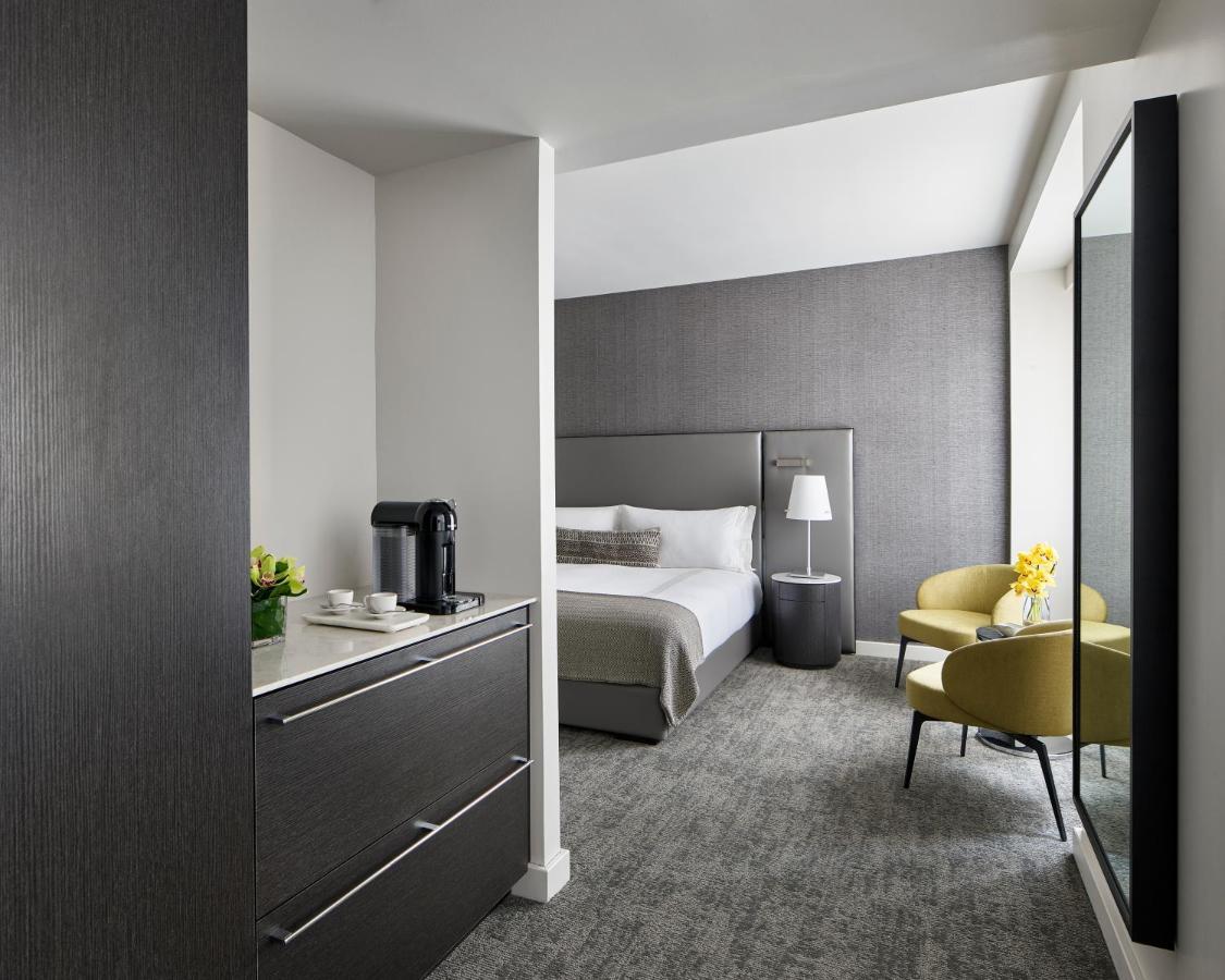 Junior King Suite with Sofa Bed,953724448:JPEG