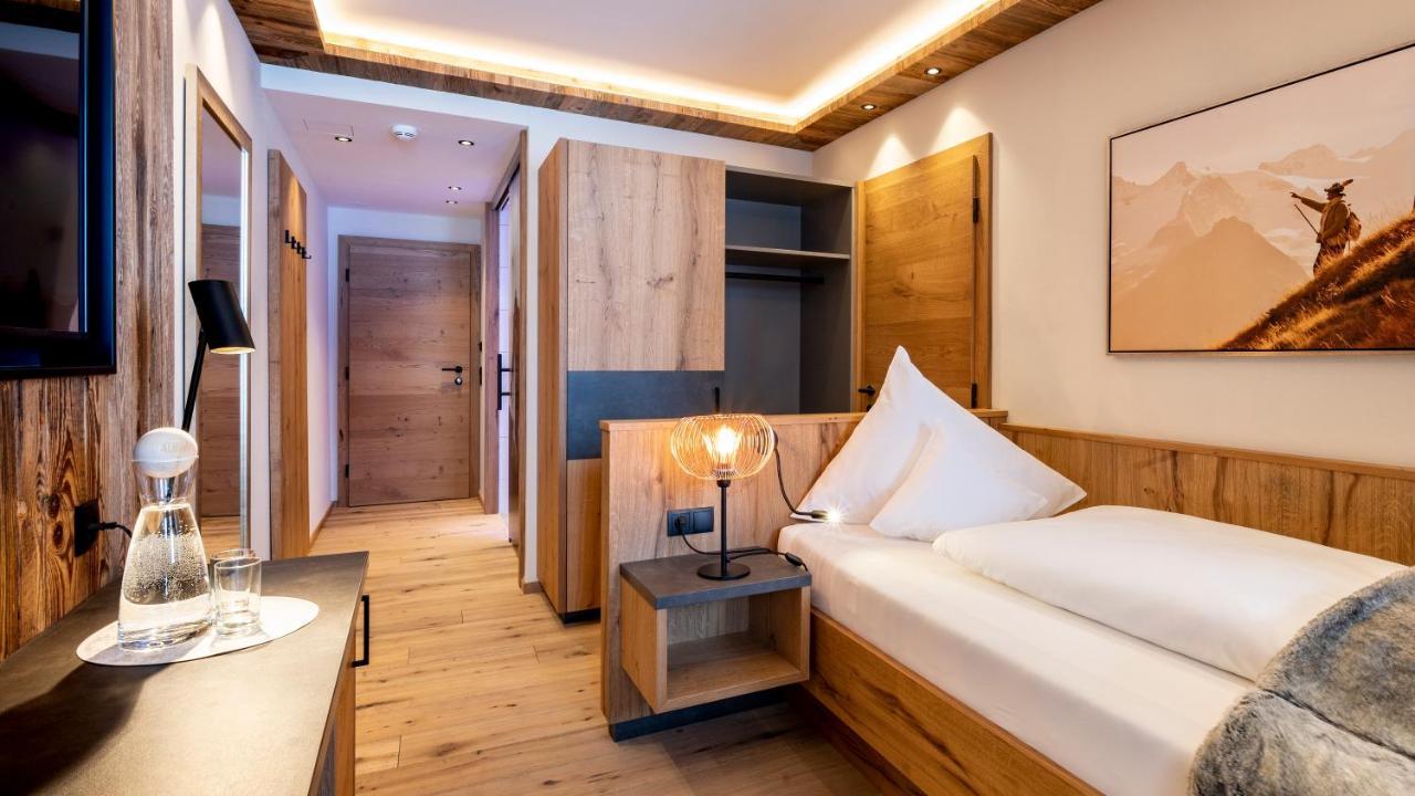Superior Single Room,1128411417:JPEG