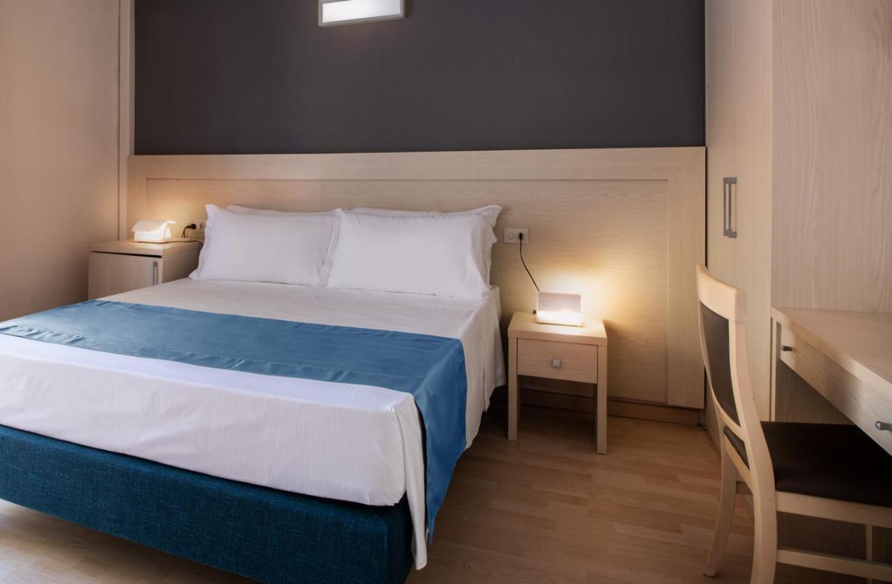 Standard Doppel- oder Zweibettzimmer mit Meerblick