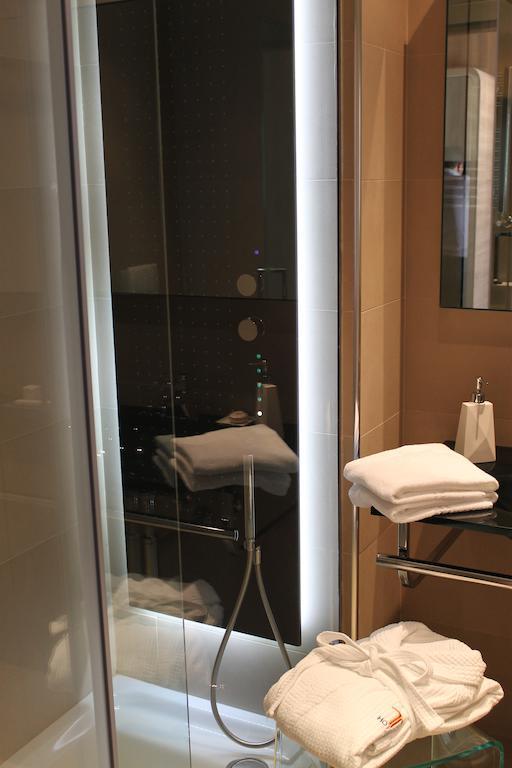 King-Size Double Room,112978494:JPEG
