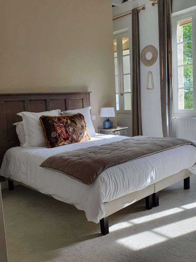 Chambre Lit Queen-Size - Vue sur Piscine