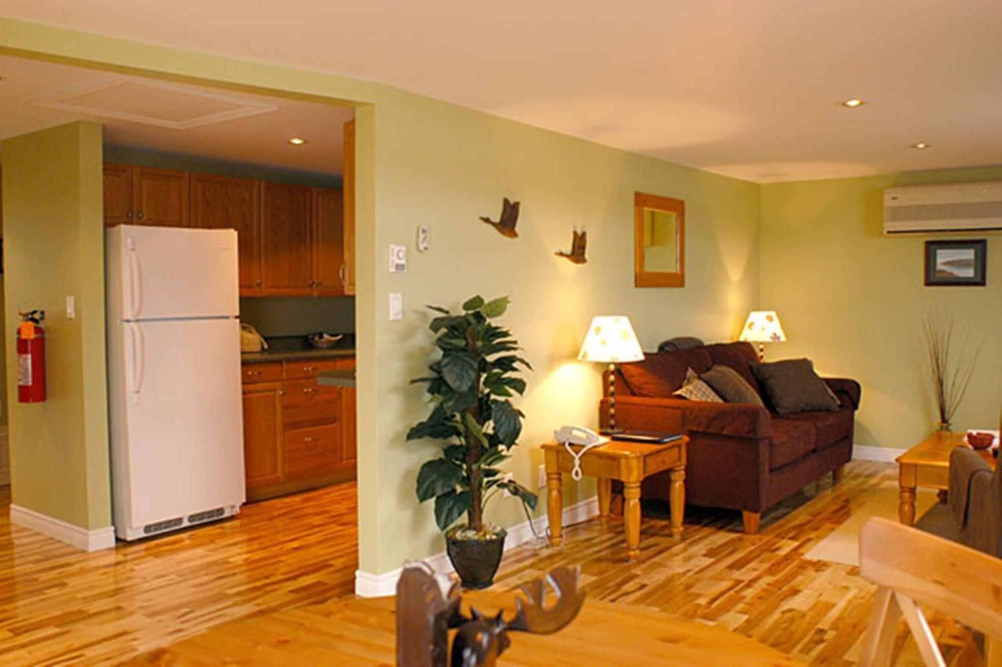 Deluxe Queen Suite