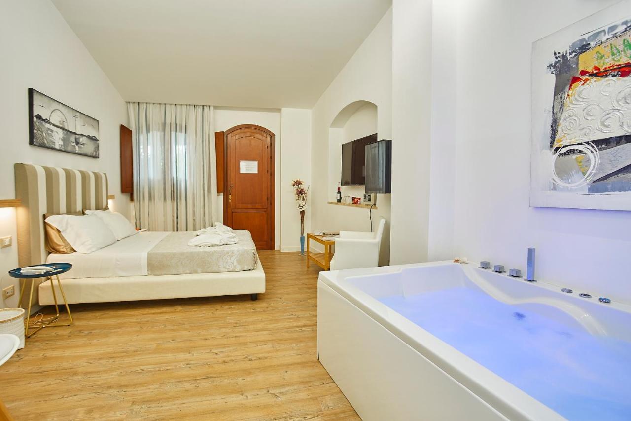Chambre Double Supérieure avec Bain à Remous